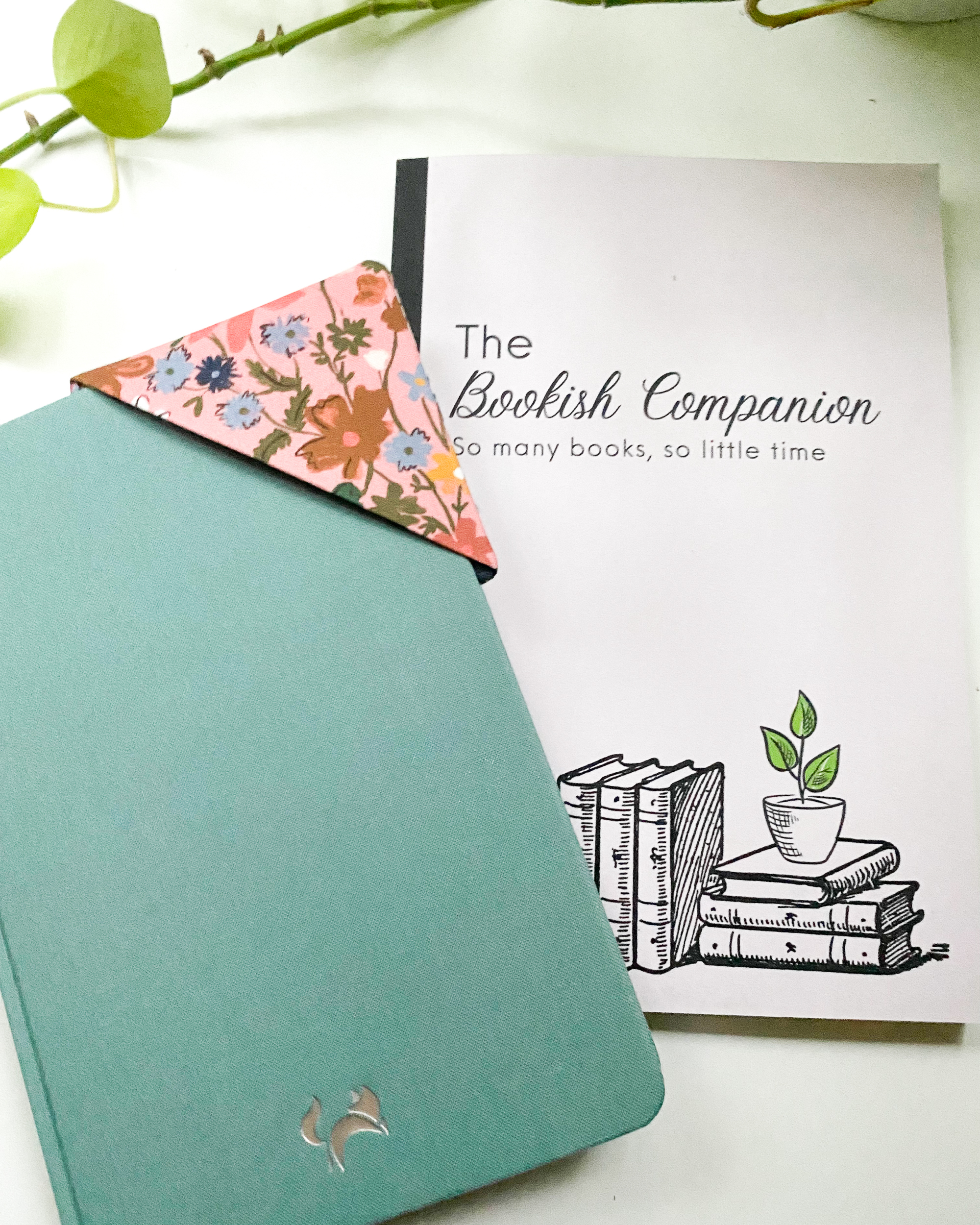Learn to sew a fabric bookmark. Beginner friendly sewing project.